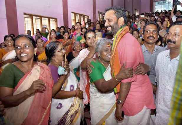 കേരളക്കരയിലെ ‘അമ്മ പെങ്ങന്മാരുടെ ചങ്കായി മാറിയ കെ.സുരേന്ദ്രൻ….എന്തുകൊണ്ടെന്നാൽ…