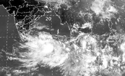 ഫാനി കൊടുങ്കാറ്റ് ശക്തി പ്രാപിക്കുന്നു:തീരാ മേഖല ജാഗ്രതയിൽ: