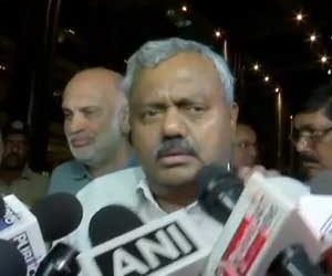 കർണാടക… രാജി പിൻവലിക്കില്ലെന്ന് വിമത എംഎൽഎമാർ;‘കൈ’ വിടുമോ കർണാടകയെ :