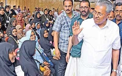 ആരാധനയ്ക്കും , ആചാരാനുഷ്ഠാനങ്ങൾ തുടരാനും കേരളത്തിൽ സ്വാതന്ത്ര്യമുണ്ട് , വിശ്വാസത്തിന്റെ പേരിൽ അവഹേളനം ഉണ്ടാകില്ല ; പിണറായി: