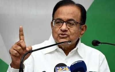 കോൺഗ്രസ് ആസ്ഥാനത്ത് നാടകീയമായി പ്രത്യക്ഷപ്പെട്ട് പി ചിദംബരം; എ ഐ സി സിയിൽ നാടകീയ രംഗങ്ങൾ: