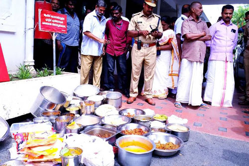 ഹോട്ടൽ ഭക്ഷണം മോശമാണോ ..?എങ്കിൽ കടക്കെതിരെ കർശന നടപടിക്കായി ഭക്ഷ്യ സുരക്ഷാ വകുപ്പ്: 18004251125 എന്ന ടോൾ ഫ്രീ നമ്പറിൽ വിളിക്കുകയെ വേണ്ടു…..