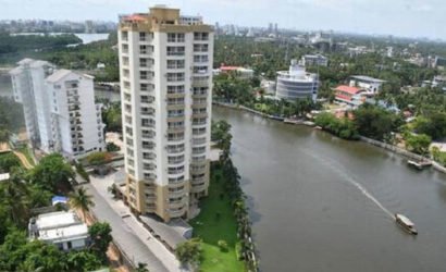 മരട് ഫ്ളാറ്റ് വിഷയം; മൂന്ന് പേർ അറസ്റ്റിൽ: