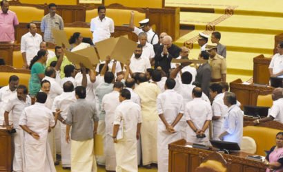 നയപ്രഖ്യാപന പ്രസംഗം… ഇലക്കും മുള്ളിനും കേടില്ലാതെ ഗവർണ്ണർ: ഗവർണറെ തടഞ്ഞതിലൂടെ അടിതെറ്റിയ പ്രതിപക്ഷവും: