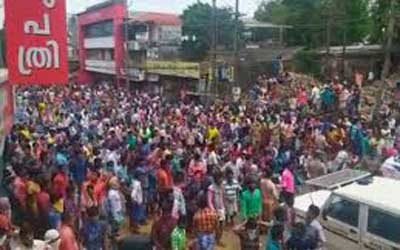 മോൻ ചത്താലും വേണ്ടില്ല…മരുമോളുടെ താലി അറ്റു കണ്ടാൽ മതി എന്ന പോലെ… ഇവിടെ തീവ്രവാദി പ്രശ്നമായാലും, പൗരത്വ പ്രശ്നമായാലും, കൊറോണയായാലും എല്ലാവരുടെയും ലക്ഷ്യം തിരഞ്ഞെടുപ്പാണ്.