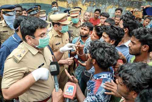 അതിഥികൾ അഴിഞ്ഞാടുന്ന  കേരളം ; ഉഗ്രവിഷമുള്ള കരിമൂർഖനെ പിടിച്ച്‍ ‘അതിഥി’യാക്കിയ വാവാ സുരേഷിന്റെ അവസ്ഥയിൽ കേരളം.