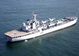 കേന്ദ്ര നിർദേശത്തെ തുടർന്ന് നാവികസേനാ  കപ്പലുകൾ പുറപ്പെട്ടു : പ്രവാസികളെയും കൊണ്ട് വെള്ളിയാഴ്ച തിരിച്ചെത്തും: