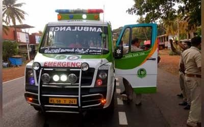 കാസർകോട് : ലഹരി ഉൽപന്നങ്ങൾ പിടികൂടി; കടത്തിയത് ശിഹാബ് തങ്ങൾ ചാരിറ്റബിൾ ട്രസ്റ്റിന്റെ ആംബുലൻസിൽ :