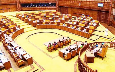 കേരളാ നി​യ​മ​സ​ഭയുടെ അവസാന സ​മ്മേ​ള​നം: ഗ​വ​ര്‍​ണ​റു​ടെ ന​യ​പ്ര​ഖ്യാ​പ​നത്തോടെ തുടങ്ങും ; പ്ര​തി​ഷേ​ധ​വു​മാ​യി പ്ര​തി​പ​ക്ഷവും: