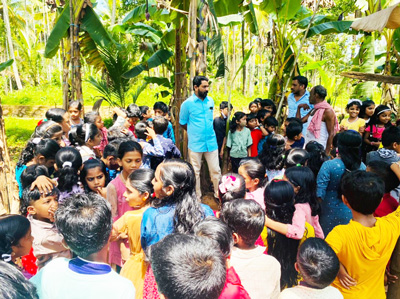 നരവൂർ സൗത്ത് എൽ പി സ്കൂൾ. ,കൂത്തുപറമ്പ്; കാർഷിക ക്ലബ്ബിന്റെ നേതൃത്വത്തിൽ കർഷക ദിനം ആഘോഷിച്ചപ്പോൾ  :