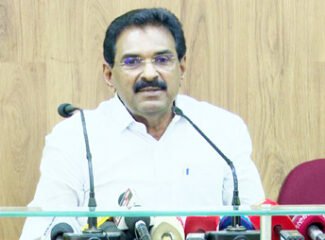 പറയാതെ വയ്യ..നാല് വോട്ടിനു വേണ്ടി രാജ്യത്തെ അപമാനിക്കുന്ന സ്ഥാനാർഥി: